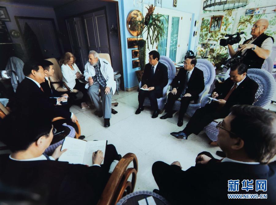 當地時間7月22日，國家主席習近平在哈瓦那親切探望古巴革命領袖菲德爾·卡斯特羅。 新華社發