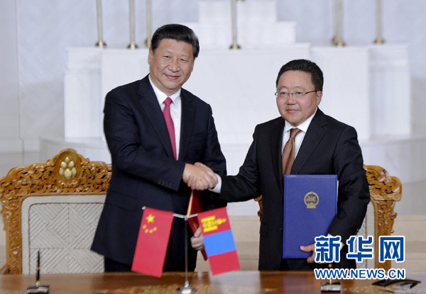8月21日，國家主席習近平在烏蘭巴托同蒙古國總統(tǒng)額勒貝格道爾吉舉行會談。會談后，兩國元首共同簽署并發(fā)表《中華人民共和國和蒙古國關(guān)于建立和發(fā)展全面戰(zhàn)略伙伴關(guān)系的聯(lián)合宣言》。新華社記者 張鐸 攝