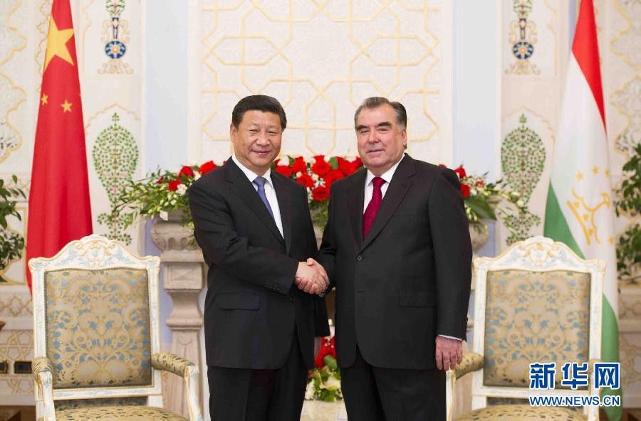 9月13日，國家主席習近平在杜尚別同塔吉克斯坦總統拉赫蒙舉行會談。 新華社記者黃敬文攝 