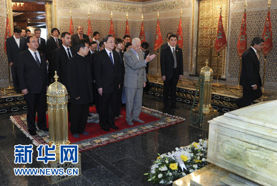 11月4日，中國全國政協(xié)主席俞正聲在拉巴特拜謁穆罕默德五世墓。新華社記者 張鐸 攝