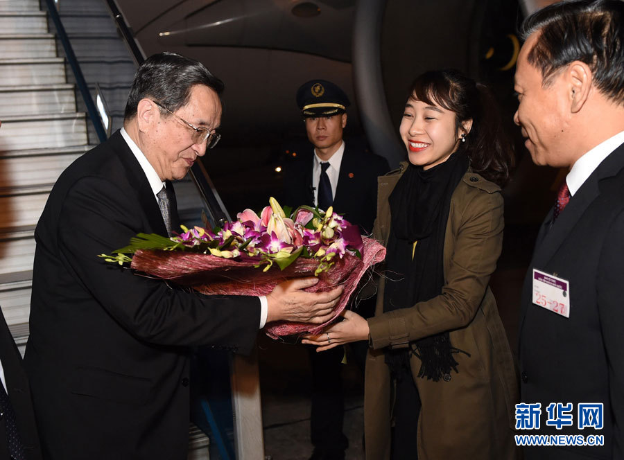 12月25日至27日，中共中央政治局常委、全國政協主席俞正聲對越南進行正式訪問。這是12月25日，俞正聲抵達河內，開始對越南進行正式訪問。 新華社記者馬占成攝