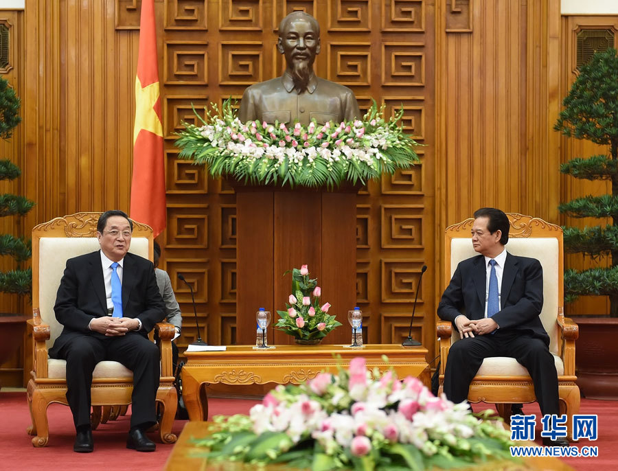 12月25日至27日，中共中央政治局常委、全國政協主席俞正聲對越南進行正式訪問。這是12月26日，俞正聲在河內會見越南政府總理阮晉勇。 新華社記者劉建生攝