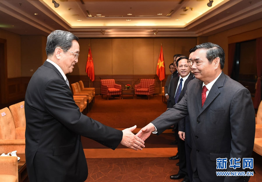 12月25日至27日，中共中央政治局常委、全國政協主席俞正聲對越南進行正式訪問。這是12月25日，俞正聲在河內會見越共中央書記處常務書記黎鴻英。 新華社記者劉建生攝