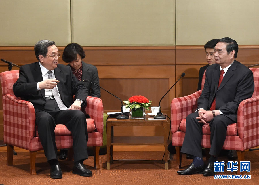 12月25日至27日，中共中央政治局常委、全國政協主席俞正聲對越南進行正式訪問。這是12月25日，俞正聲在河內會見越共中央書記處常務書記黎鴻英。 新華社記者劉建生攝