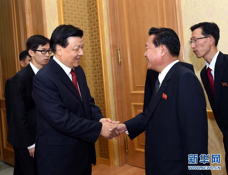10月9日，在朝鮮進行正式友好訪問的中共中央政治局常委、中央書記處書記劉云山與朝鮮勞動黨中央政治局委員、中央書記崔龍海舉行會談。新華社記者 饒愛民 攝