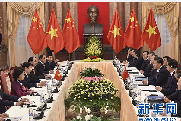 11月6日，中共中央總書記、國(guó)家主席習(xí)近平在河內(nèi)同越南國(guó)家主席張晉創(chuàng)舉行會(huì)談。 新華社記者李濤攝