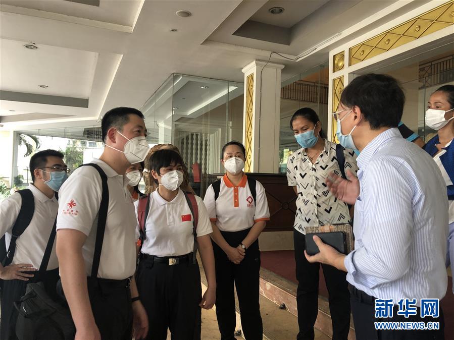 （國際疫情·圖文互動）（6）“工作忙碌又細(xì)致，經(jīng)驗豐富又專業(yè)”——一名柬埔寨青年眼中的中國援柬抗疫醫(yī)療專家組